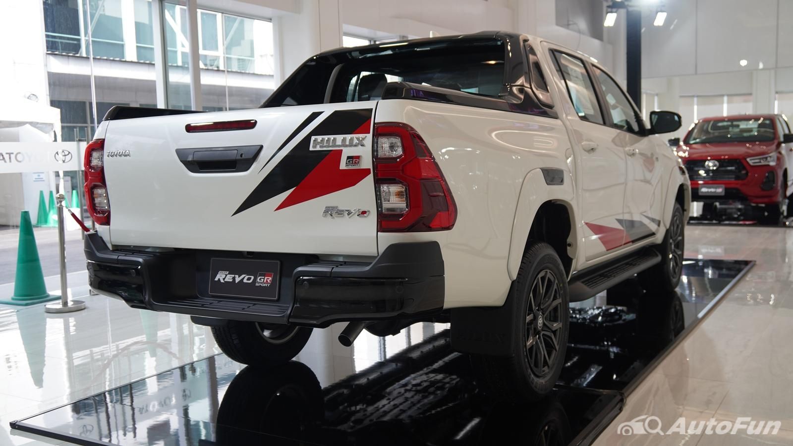 2021 Toyota Hilux Revo Double Cab 4x4 2.8 GR Sport AT ภายนอก 004