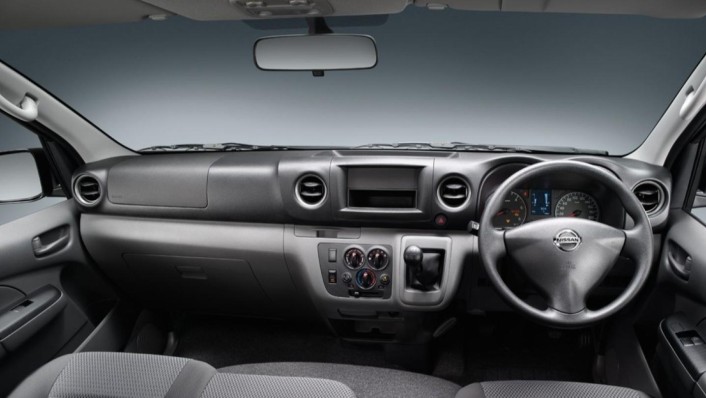 Nissan Urvan 2020 Interior 002