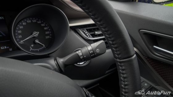 2022 Toyota C-HR Hybrid Premium Safety ภายใน 008