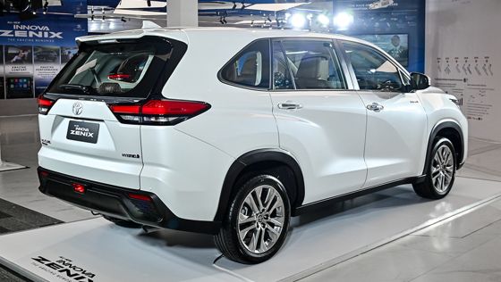 Toyota Innova Zenix 2.0 HEV Smart 2023 ภายนอก 005