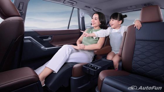 Toyota Innova Zenix 2.0 HEV Smart 2023 ภายใน 004