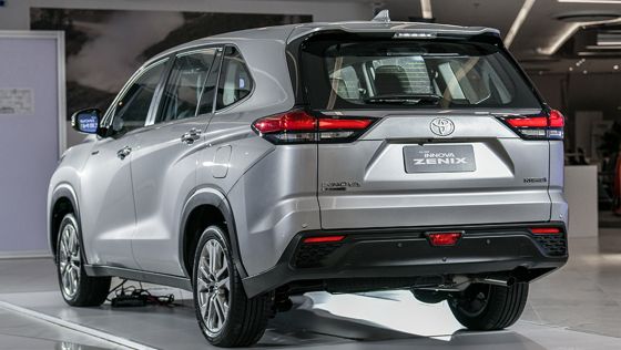 Toyota Innova Zenix 2.0 HEV Smart 2023 ภายนอก 007