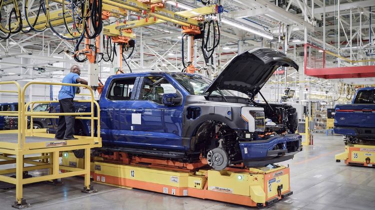 CEO Ford เผย กำลังแอบทำรถกระบะไฟฟ้าใหม่ ที่ไม่ใช่ Ford F-150 Lightning แต่จะเป็นอะไร?