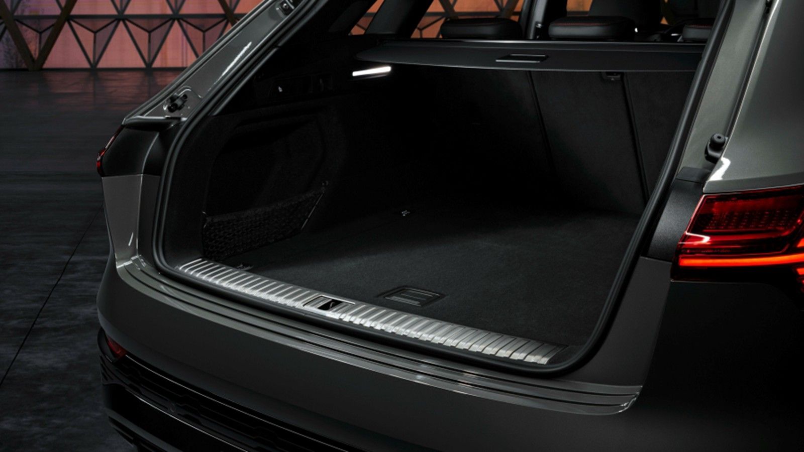 Audi Q8 e-tron 55 quattro Black Edition 2023 ภายใน 005