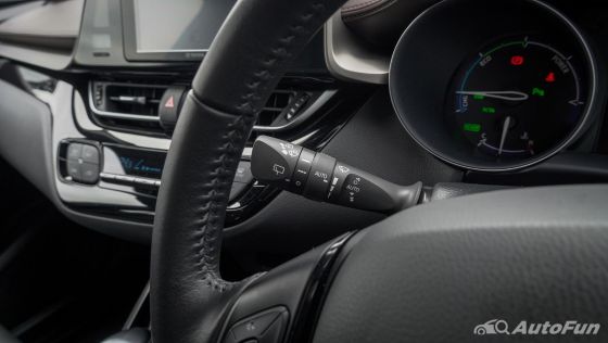 2022 Toyota C-HR Hybrid Premium Safety ภายใน 007