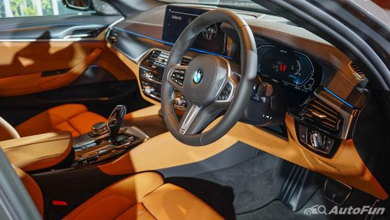 2021 BMW 5 Series Sedan 530e M Sport ภายใน 002