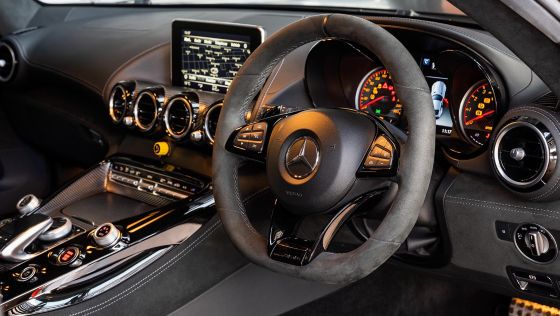 Mercedes-Benz AMG GT R 2017 ภายใน 003