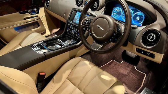 Jaguar XJ 2.0 Premium Luxury (LWB) 2016 ภายใน 001