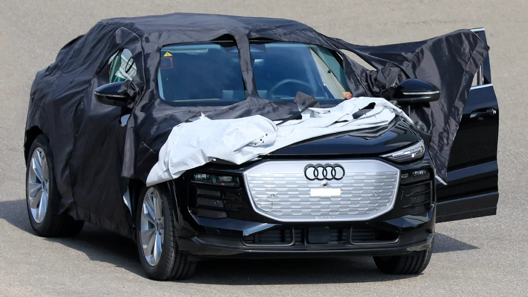 Audi Q6 e-Tron ผ้าหลุด เผยโฉมใหม่หน้าตาเรียบหรู ยืนยันแพลทฟอร์มเดียวกับ Porsche Macan
