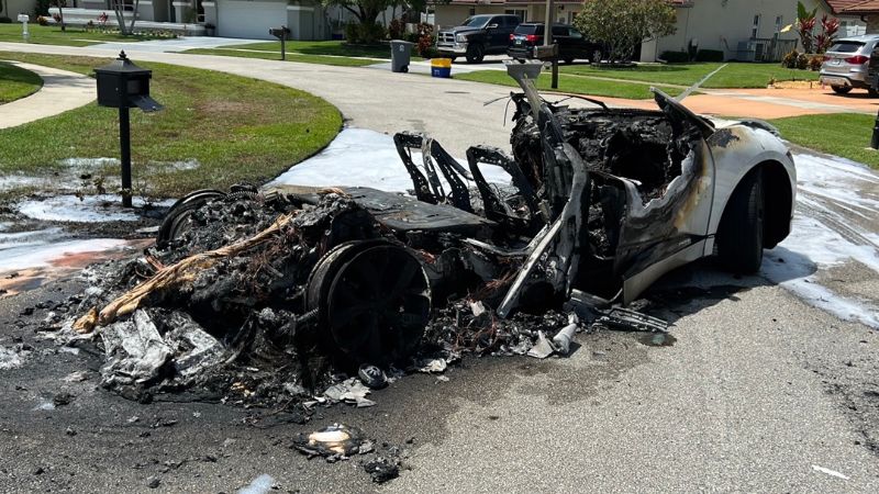 2019 Jaguar I-Pace ในฟลอริด้า ไฟเกิดลุกไหม้ขณะชาร์จจนหายไปครึ่งคัน 02