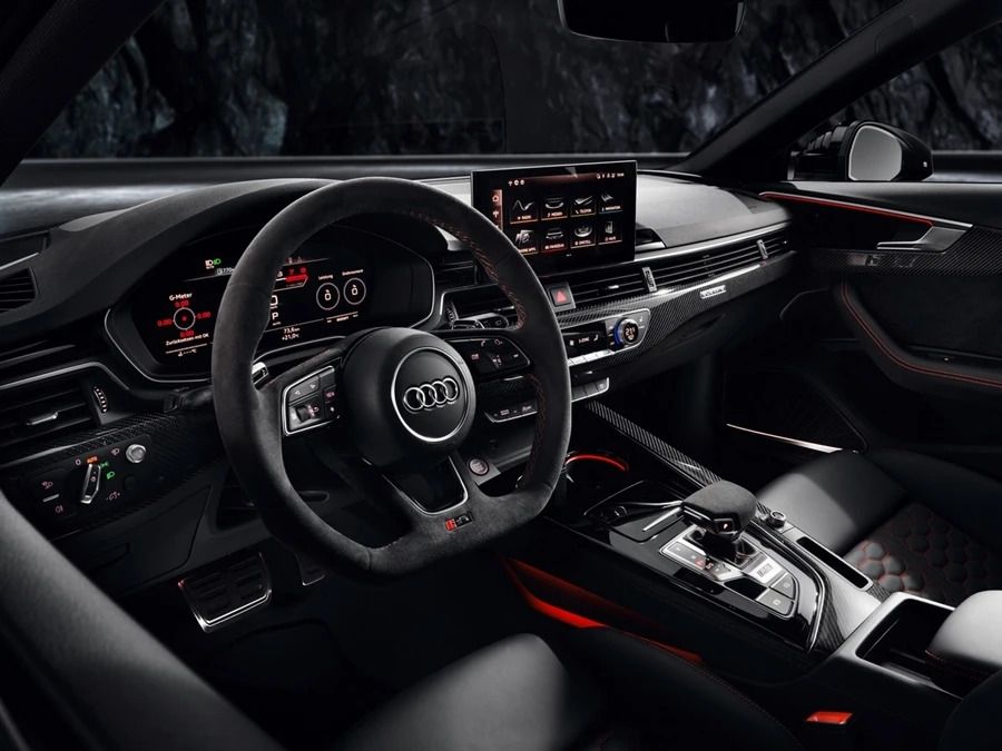 Audi RS 4 Avant Quattro 2020 ภายใน 001