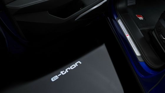 Audi Q8 e-tron 50 Sportback quattro S line 2023 ภายใน 005