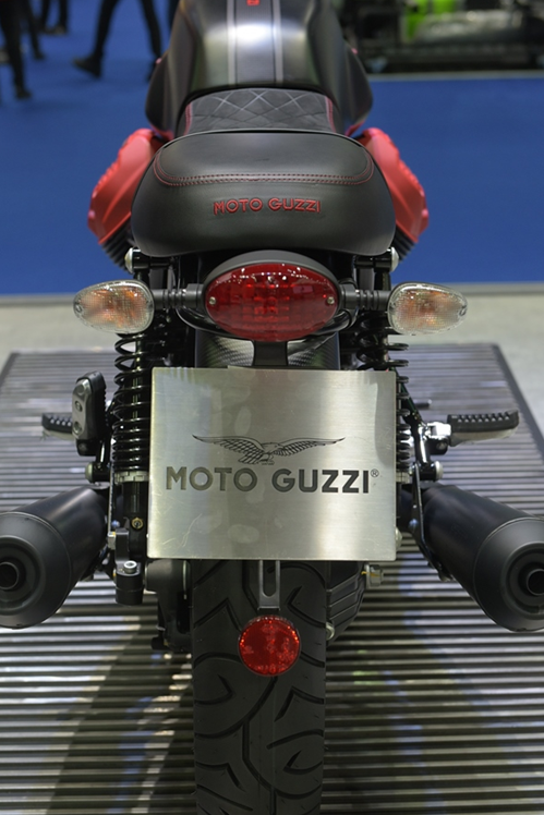 Moto Guzzi V7 III Carbon 2018 ภายนอก 001