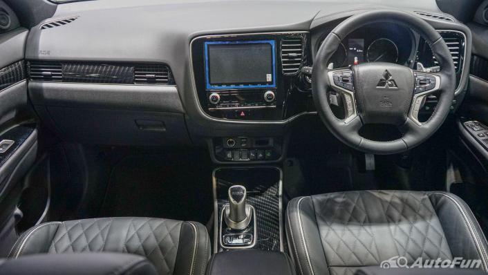 2021 Mitsubishi Outlander PHEV GT Interior 001