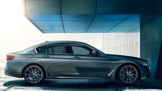 BMW 5-Series-Sedan 2020 ภายนอก 003