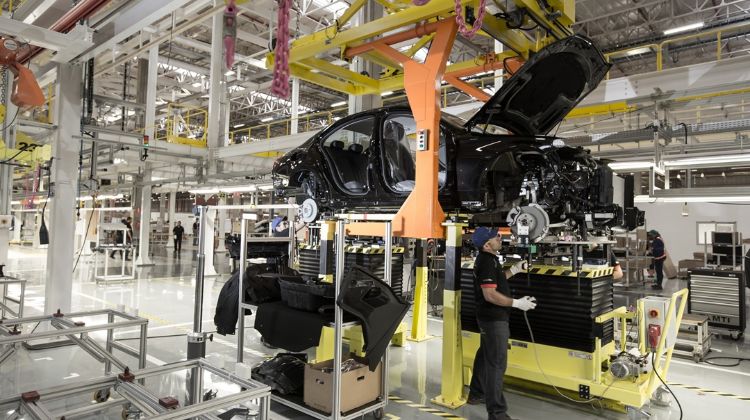 พิษโควิดหนัก Mercedes-Benz จ่อปิดโรงงานผลิต C-Class และ GLA ในบราซิล