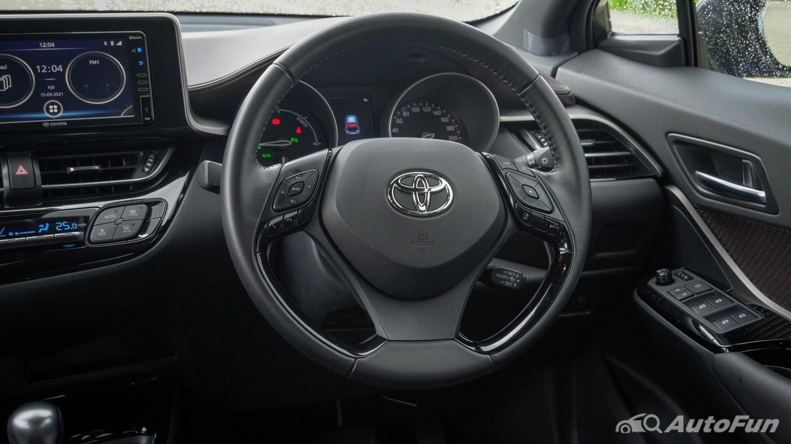 2022 Toyota C-HR Hybrid Premium Safety ภายใน 004