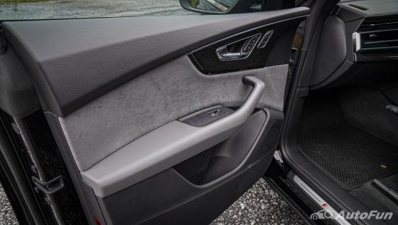 Audi Q8 60 TFSI e quattro S-Line Black Edition Plug-in Hybrid 2022 ภายใน 006