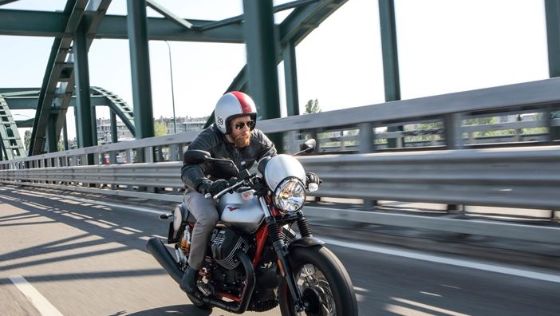 Moto Guzzi V7 III Racer 2021 ภายนอก 001