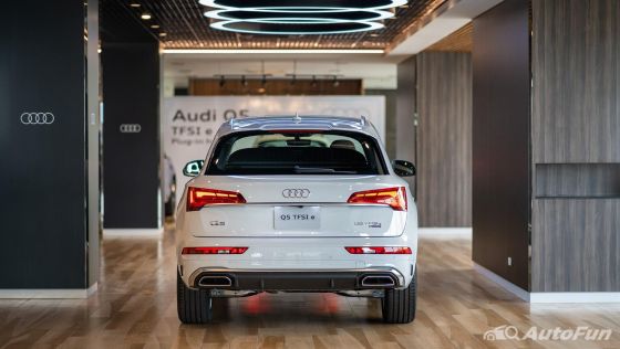 Audi Q5 TFSI e Public 2022 ภายนอก 004