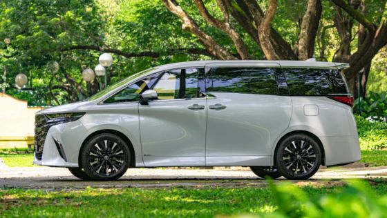 Toyota Alphard 2.5 HEV Luxury E-FOUR 2023 ภายนอก 003