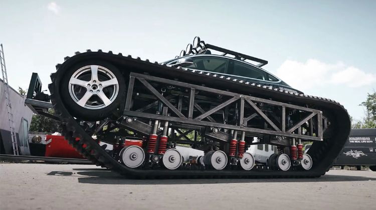 ยูทูบเบอร์อยากให้ Tesla Model 3 คันนี้ลุยได้ จึงแปลงให้เป็นรถถังขนาด 6 ตันซะเลย