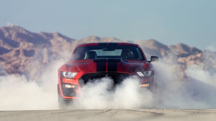 ซีอีโอ Ford กล่าวว่า Mustang เครื่องยนต์สันดาปจะต้องมีอยู่ต่อไป ด้วยเหตุผลนี้