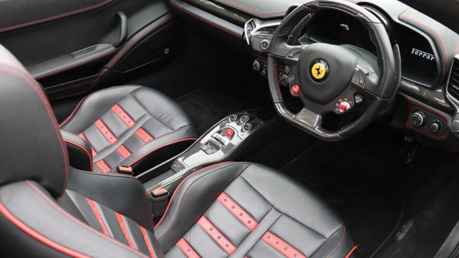 Ferrari 458 Speciale 2013 ภายใน 001