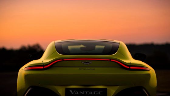 Aston Martin V8 Vantage 2020 ภายนอก 011