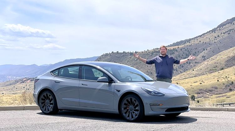 Tesla Model 3 มือสอง ควรซื้อหรือไม่ เจ้าของรถแสนไมล์มารีวิว ดูว่าแบตเสื่อมลงไปแค่ไหน ?