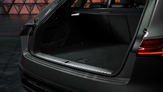 Audi Q8 e-tron 50 quattro 2023 ภายใน 005