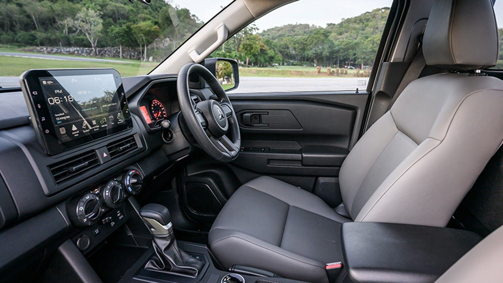 Mitsubishi Triton Single Cab 2.4 Pro 6AT 4WD 2023 ภายใน 003