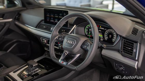 Audi Q5 TFSI e Public 2022 ภายใน 006