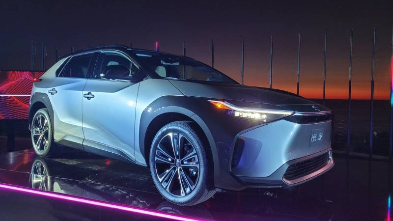 ชมคันจริง 2023 Toyota bZ4X รถยนต์ไฟฟ้าจาก Toyota ที่ดูสวยกว่าในรูป 02