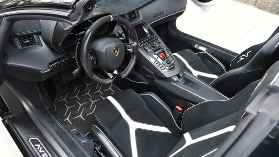 Lamborghini Aventador LP750-4 Superveloce Roadster 2016 ภายใน 003