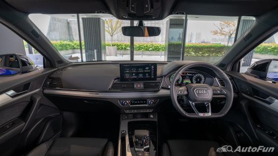 Audi Q5 TFSI e Public 2022 ภายใน 007