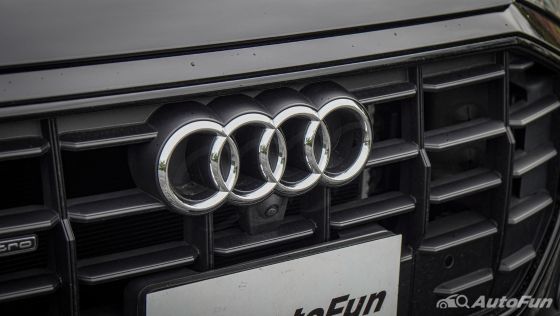 Audi Q8 60 TFSI e quattro S-Line Black Edition Plug-in Hybrid 2022 ภายนอก 008