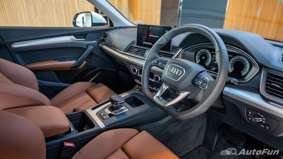 Audi Q5 TFSI e Public 2022 ภายใน 001