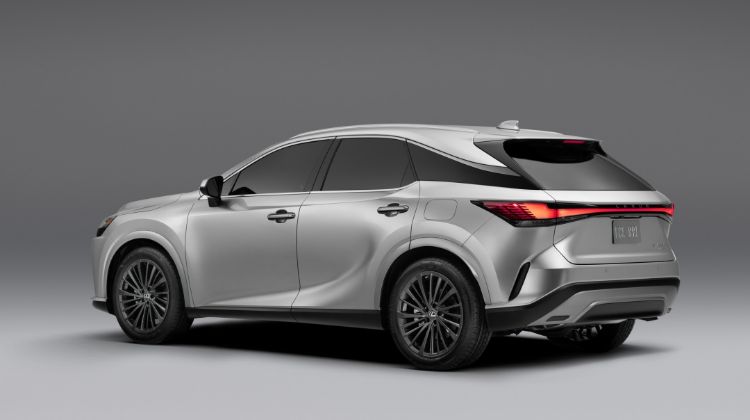 2023 Lexus RX เปลี่ยนโฉมใหม่หมด ออกแบบล้ำสมัย ใช้ปลั๊กอินไฮบริดวิ่งไฟฟ้าล้วนได้ 60 กม.
