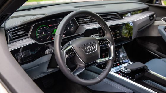 2023 Audi Q8 e-tron Upcoming ภายใน 002